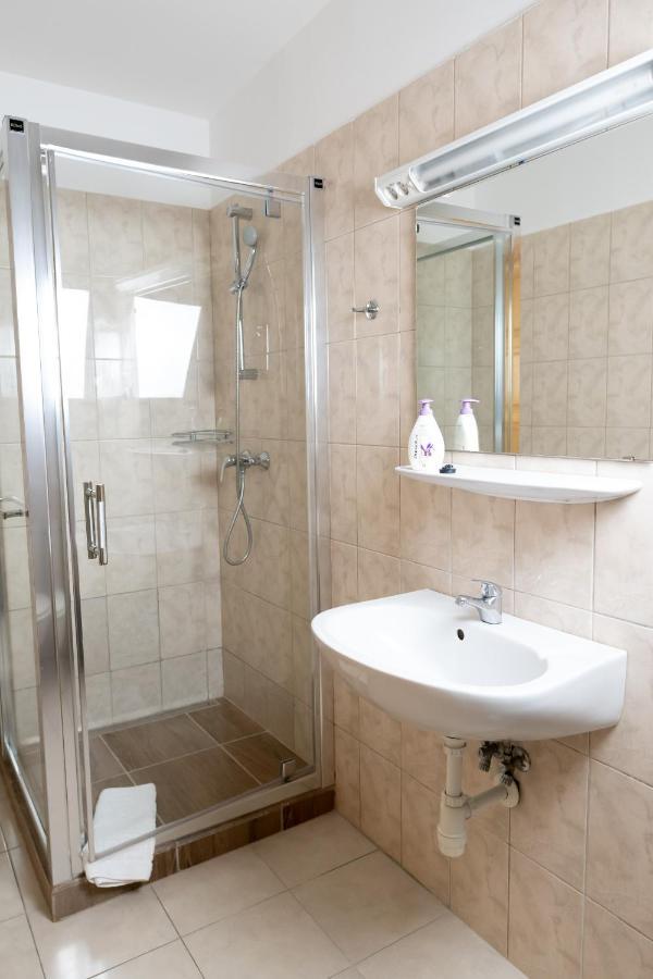 Liszt Apartman Pecs Bagian luar foto