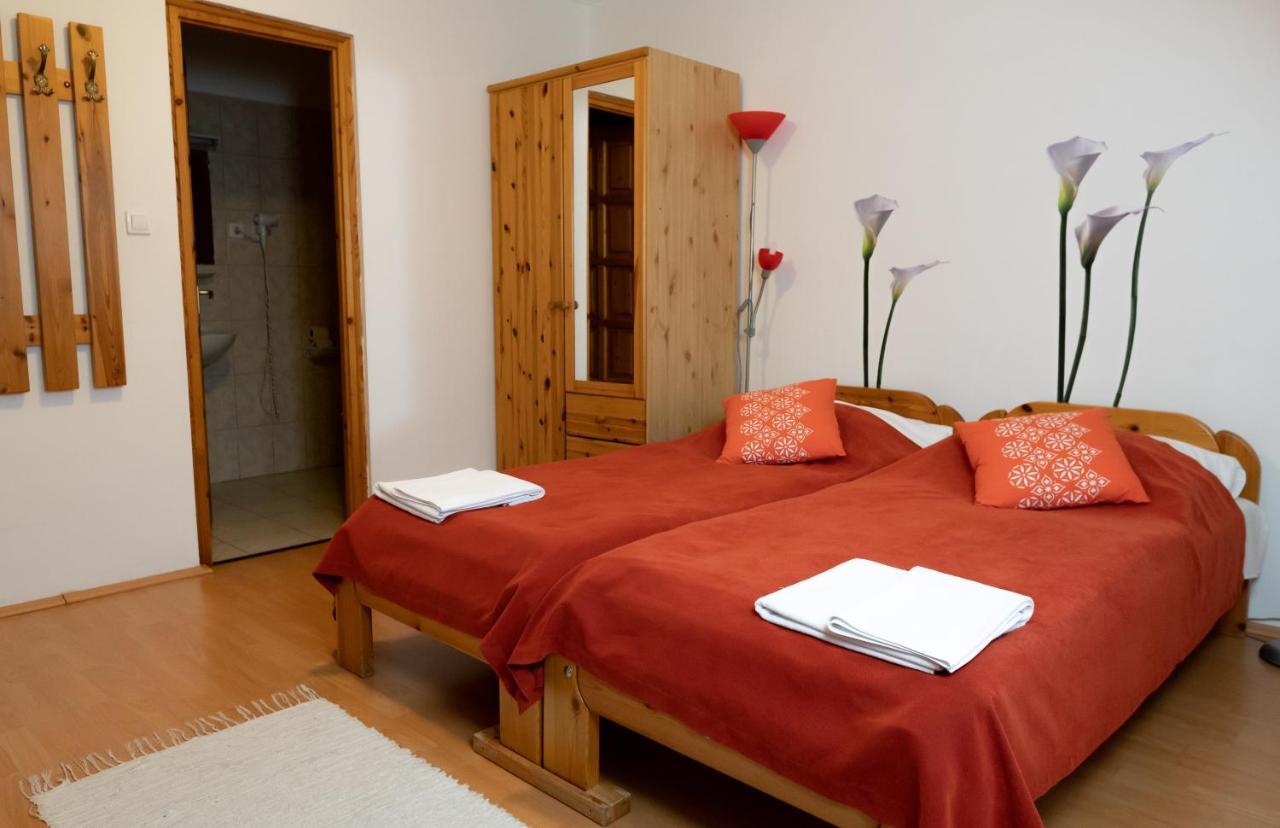 Liszt Apartman Pecs Bagian luar foto
